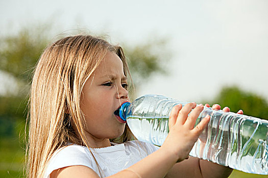 儿童,饮用水,瓶子,天空,背景