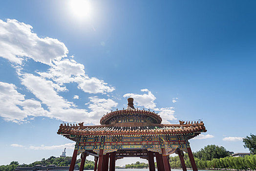 中国北京北海公园的五龙亭