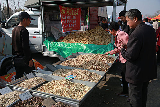 山东省青岛市,有300年历史的泊里大集,特色美食让人满意而归