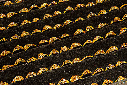 2013第二届中国重庆国际珠宝首饰玉石博览会上的黄金首饰
