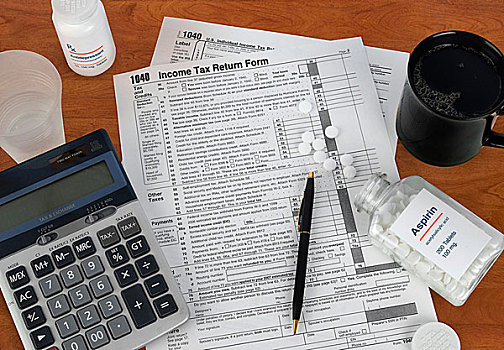 美国,所得税申报表,表格,计算器,阿司匹林,咖啡杯,铅笔,木质,书桌