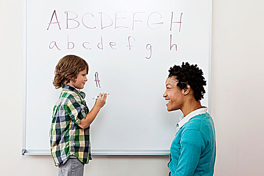教师,男孩,文字,字母,白色书写板
