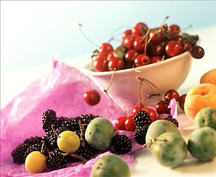 水果静物,黑莓,樱桃