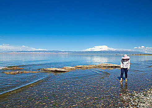 蓝天下的青海湖