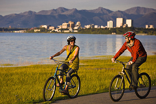 骑自行车,骑,沿岸,小路,天际线,背景,阿拉斯加