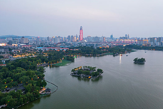 航拍济南大明湖华灯初上