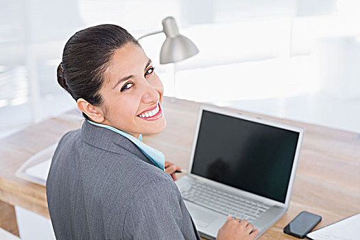微笑,职业女性,电脑,办公室