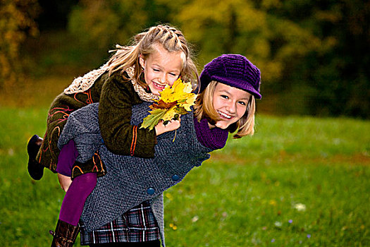 两个,姐妹,玩,公园,秋天
