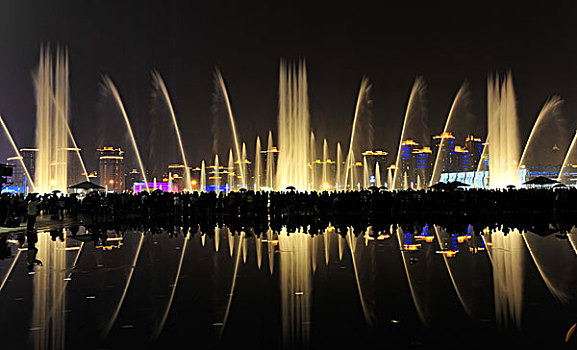 2010上海世博会世博轴广场音乐喷泉夜景