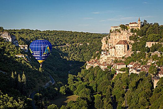 热气球,上方,中世纪,城镇,罗卡马杜尔,山谷,比利牛斯,法国