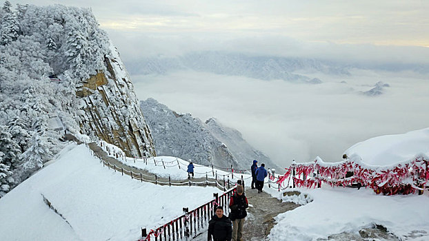 雪后华山宛如画