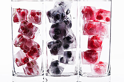 三个,玻璃杯,多样,浆果,冰块