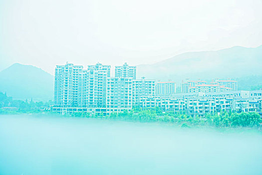 河流,岸边,海市蜃楼,江景,日出,雾,水汽,高楼,建筑群,小岛,草,小船