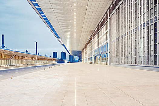車站建筑露天交通平臺