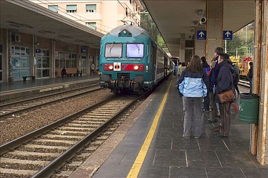 游客,等待,地区性,列车,车站,利古里亚,意大利