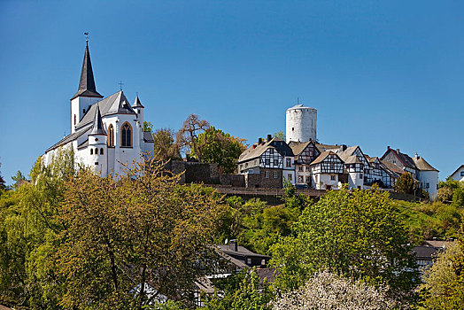 城镇风光,教区教堂,莱茵兰普法尔茨州,德国,欧洲