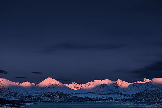 峡湾,山峰,蓝色,钟点,特罗姆瑟,特罗姆斯,挪威北部,挪威,欧洲