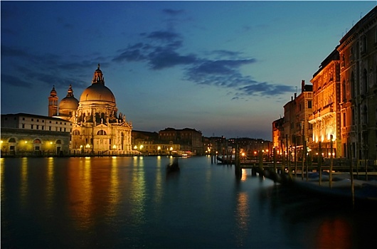 晚间,威尼斯