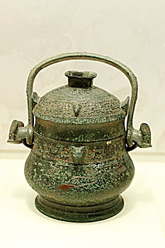 青铜卣,西周,辽宁省博物馆藏