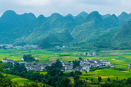 万峰林山村