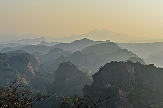 山,丹霞,河流,蓝天,黄昏,大气,田野,水电站,村庄,驴友,旅行,地质公园,丹霞地貌,绿色,灌木,树,草,水潭,素材,平面设计