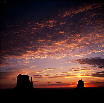 日落,威胁,乌云,上方,纪念碑谷,亚利桑那,美国