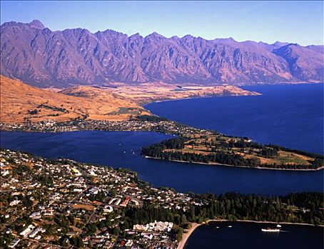 新西兰,皇后镇,瓦卡蒂普湖,城市,绿色植物,水,背影