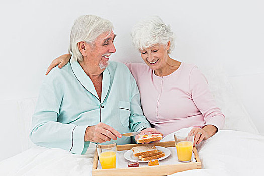 微笑,老年,夫妻,吃早餐,床上