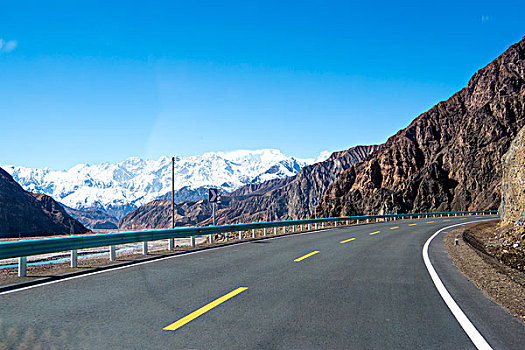 新疆,石山,公路,蓝天,雪山