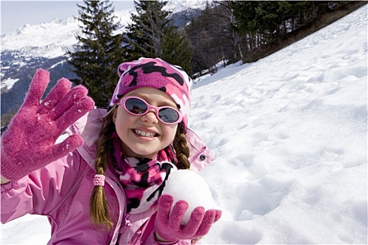 女孩,7-9岁,戴着,毛帽,墨镜,雪中,地点,拿着,雪球,微笑,头像