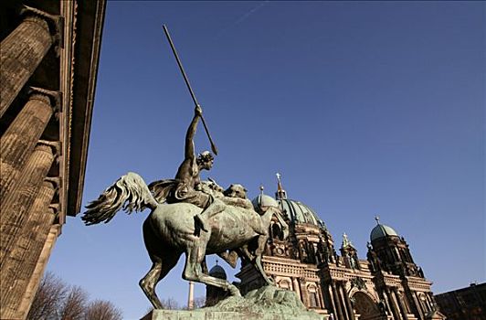 骑马雕像,动物,攻击,马,一个,男人,矛,正面,老,国家美术馆,柏林大教堂,柏林,德国,欧洲