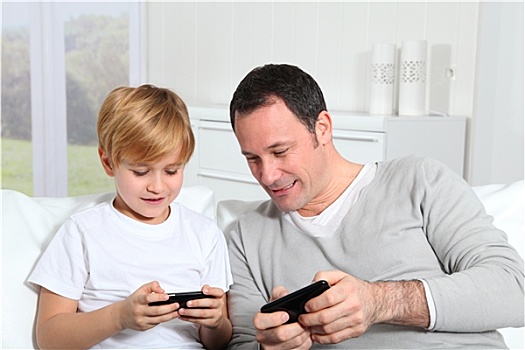 父子,玩,电子游戏,在家