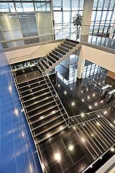 现代办公楼大堂楼梯
