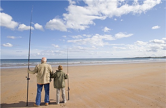 爷爷,孙子,7-9岁,海滩,鱼竿,向外看,海洋,后视图
