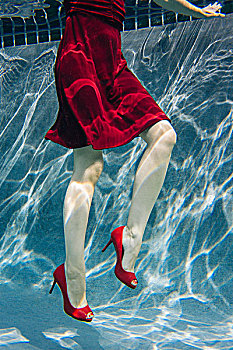 成年,女人,穿,红裙,高跟鞋,水下视角,下部
