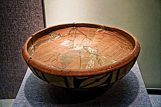 中国古代仰韶文化彩陶钵