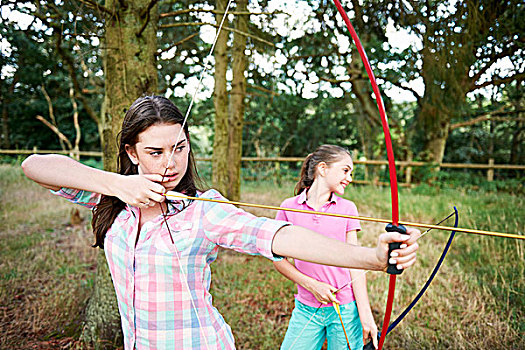 女孩,青少年,姐妹,练习,射箭