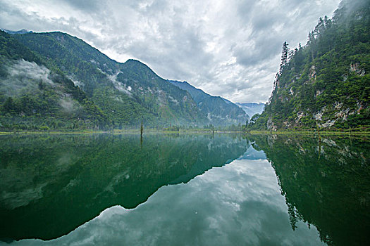 远山峡谷