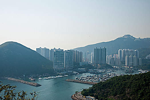香港海洋公园海洋摩天塔上远眺香港仔海峡谷里的游艇