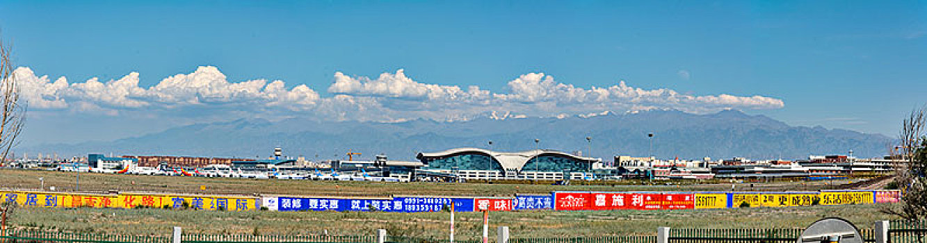 新疆乌鲁木齐地窝堡国际机场全景