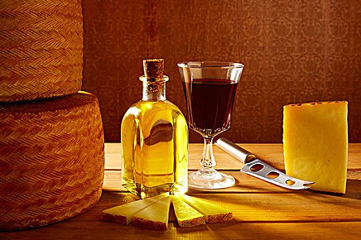 曼彻格奶酪,奶酪,西班牙,橄榄油,红酒,木头