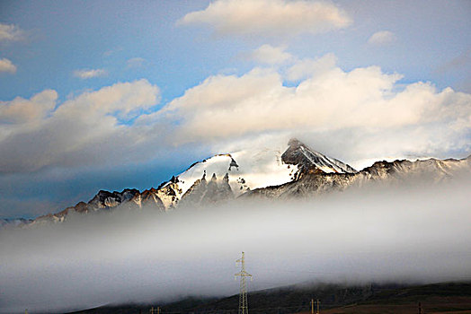 云雾雪山