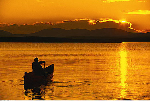 独木舟,日落,湖,加拿大西北地区,加拿大