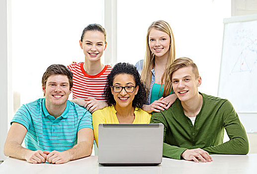 教育,科技,大学,概念,五个,微笑,学生,看,笔记本电脑,学校
