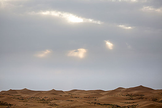黄昏下的沙漠