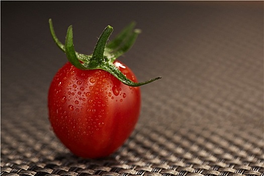 一个,湿,小,西红柿
