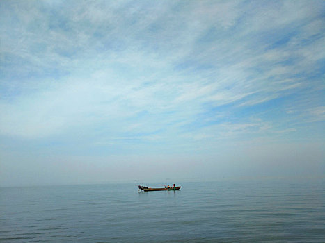 海天一色,渔船,倒影,海岛