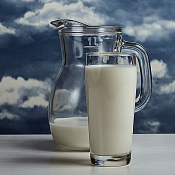 牛奶,罐,玻璃杯,正面,阴天