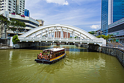 新加坡河畔爱琴桥风光