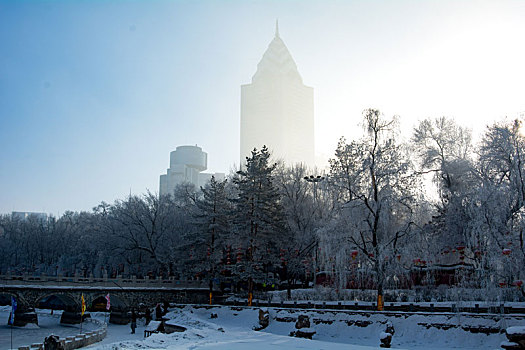 乌鲁木齐人民公园冬季早晨
